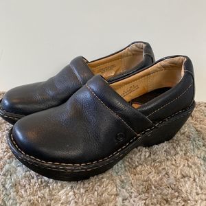 Born Concepts BOC Black Leather Clogs Size 6 A633